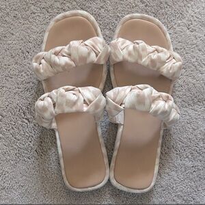 Universal Thread Sandals